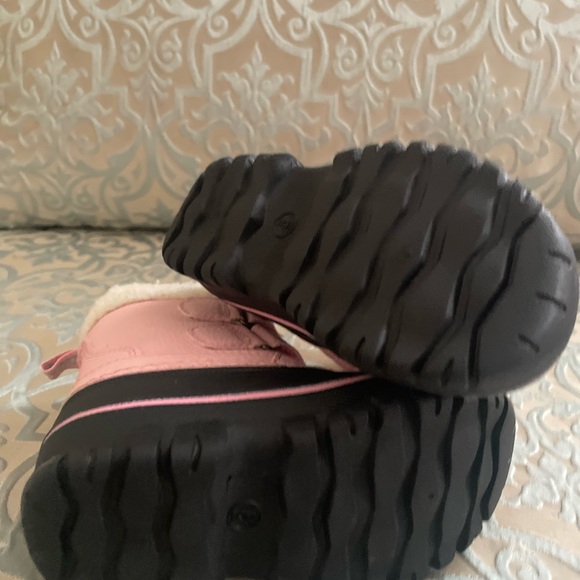 Warm and waterproof winter boots for toddler girl. Size 5 - Picture 4 of 4